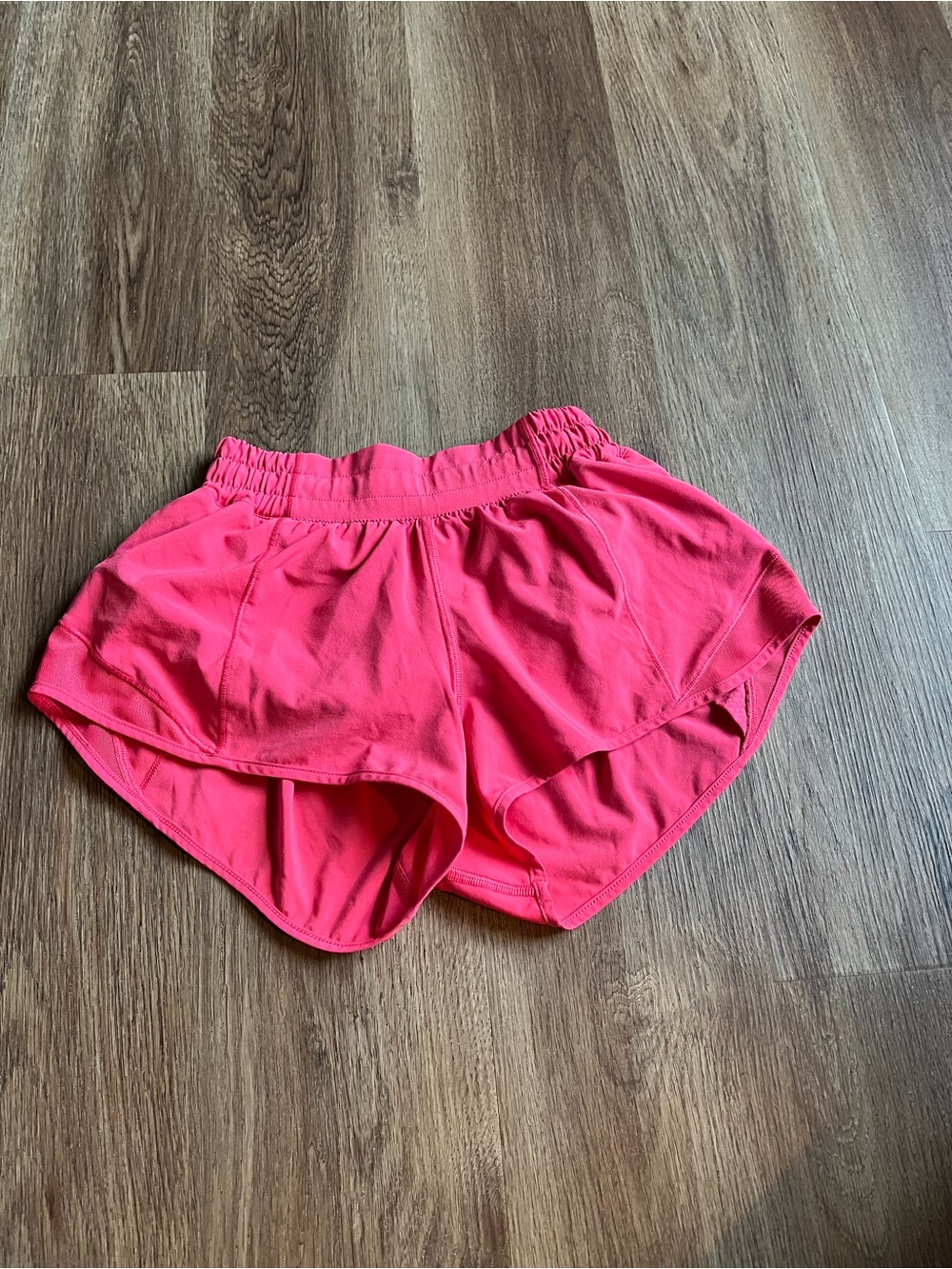 EUC Lululemon Hotty Hot Low-Rise Lined Shorts - lipgloss pink 2